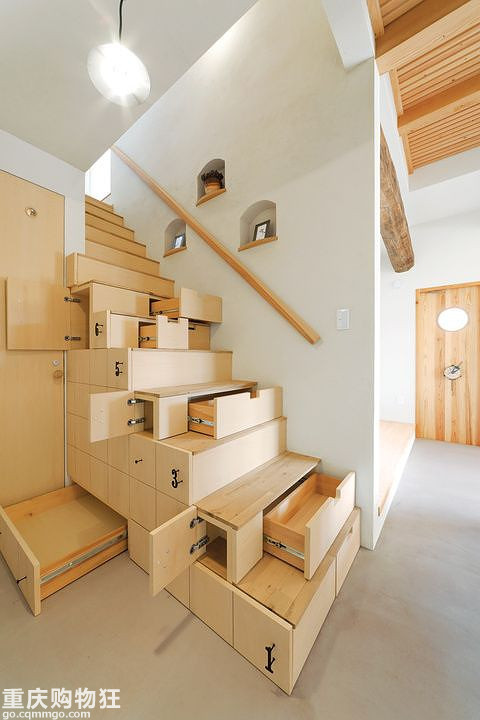 別怕，這類顏色的木板鋪滿墻一點(diǎn)也不壓抑、老土