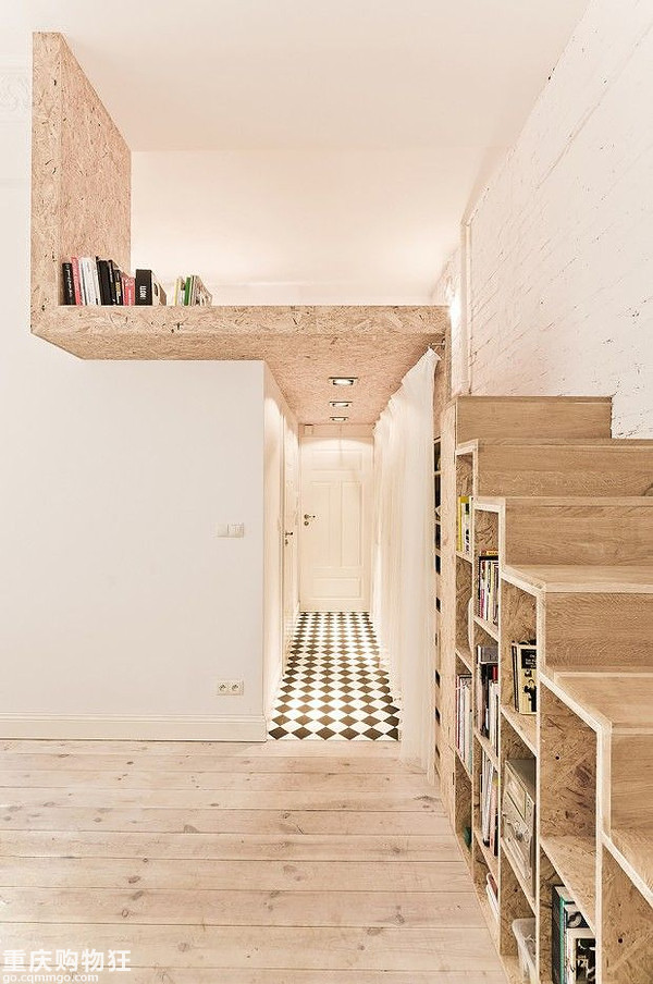 別怕，這類顏色的木板鋪滿墻一點(diǎn)也不壓抑、老土