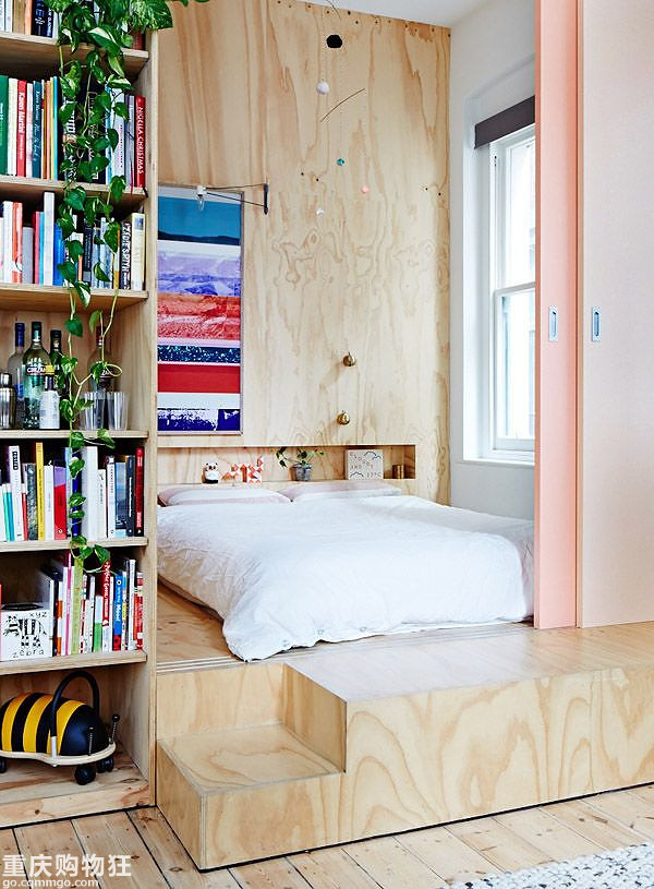 別怕，這類顏色的木板鋪滿墻一點(diǎn)也不壓抑、老土