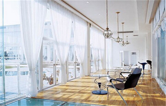 三居室陽臺裝修案例 打造一個(gè)休憩小天地